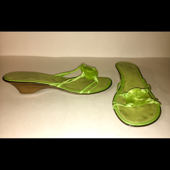 Fresh green Nine West sandals with matching shell detail - Picture 3 of 7